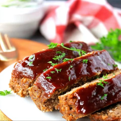 A plate of meat with sauce on it.